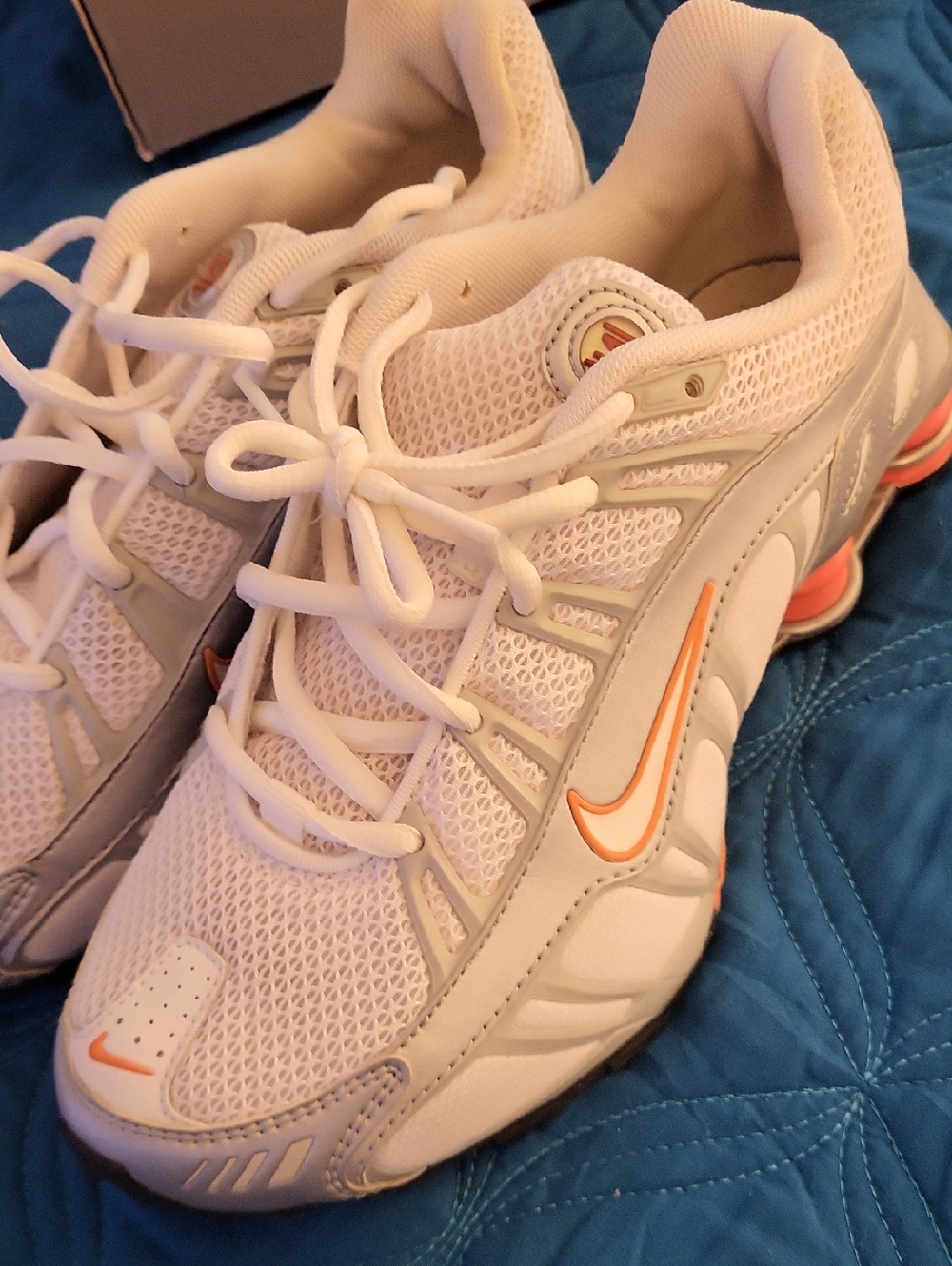 Nike  SHOX Women's White & Peach/Coral Athletic Running Shoes Youth 6 Wms 8